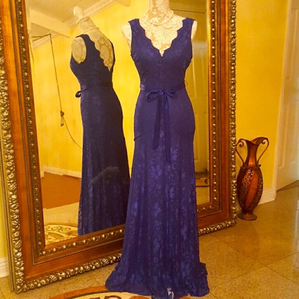 Amazing dark blue night dress